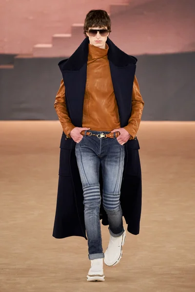 Look 18